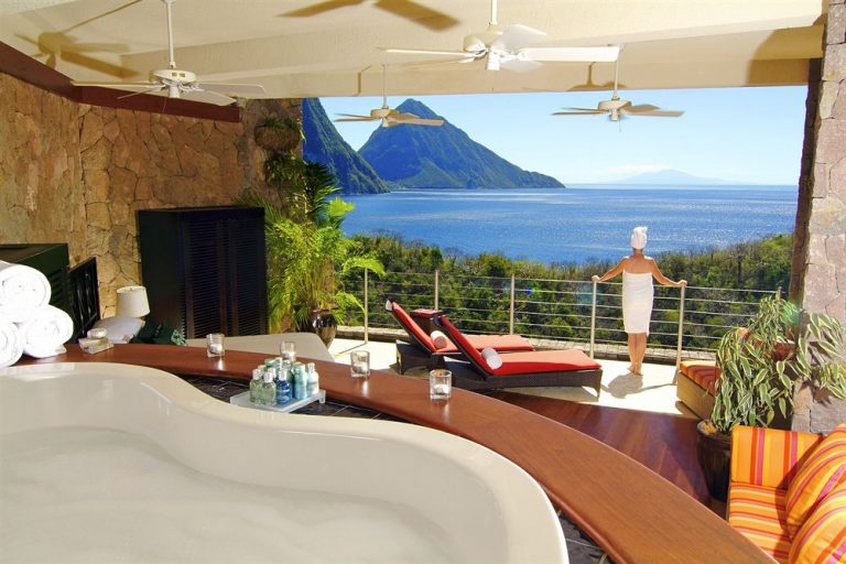 phòng tắm biệt thự Jade Mountain St Lucia